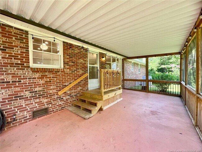 Building Photo - 2309 Village Dr