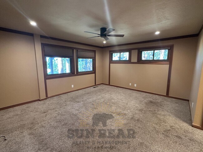 Building Photo - Spacious 3 Bed, 3.5 Bath Home with Forest ...