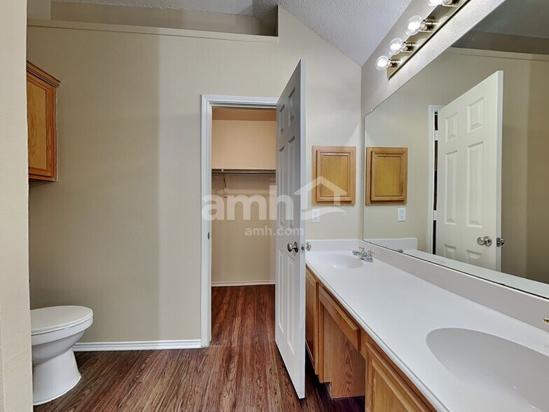 Building Photo - 223 Dartmouth Dr