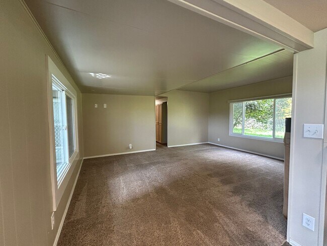 Building Photo - Stunning Views! Secluded 2 Bed, 1 Bath Gem!