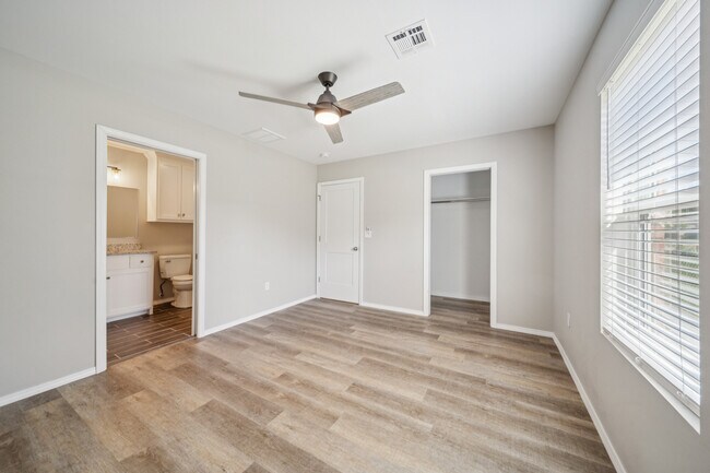 Building Photo - 5429 S Norfolk Ave