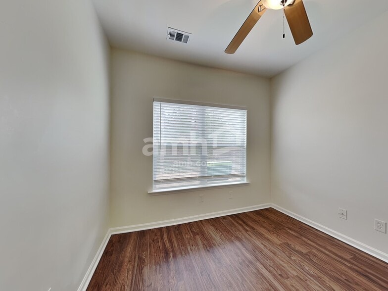 Building Photo - 488 Lincolnwood Ln