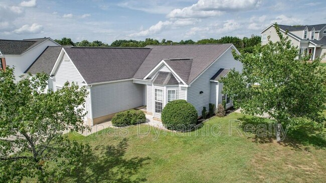 Building Photo - 120 Lantana Dr