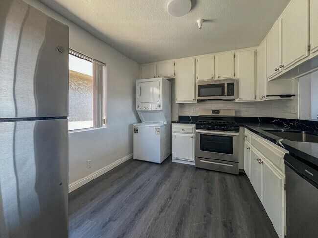 Interior Photo - 11431 Cedar Avenue