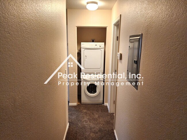 Building Photo - 3715 Tallyho Dr