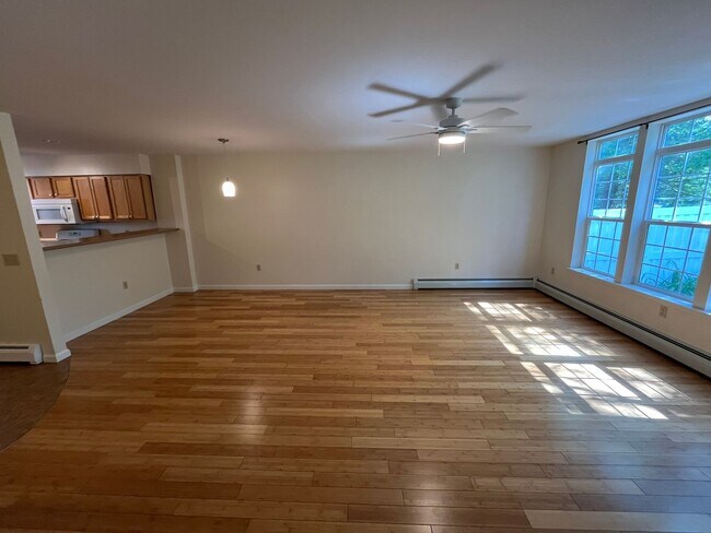 Building Photo - Spacious  South Burlington Townhouse for Rent - Available 7/1