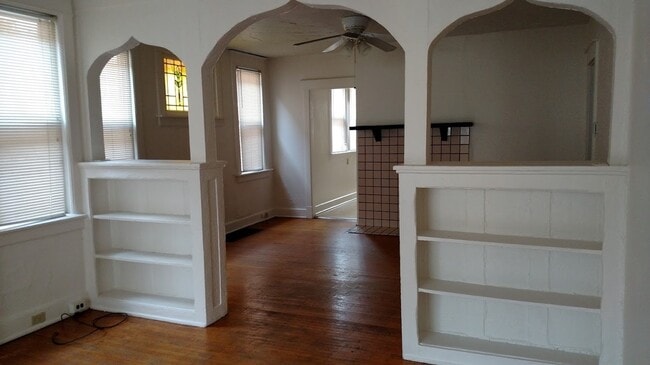 Building Photo - Great 1st Floor Duplex in Shadyside!
