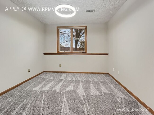 Building Photo - 3br 3.5ba 2cg ~ Security Deposit Free Alte...