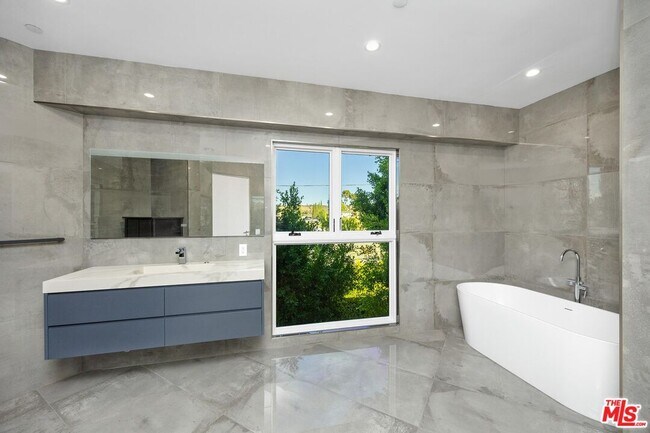 Building Photo - 3911 Cody Rd