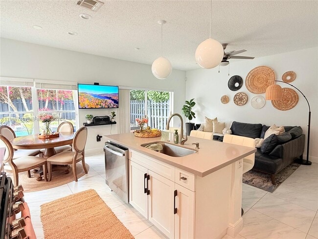 Building Photo - 4021 SW 153rd Ave