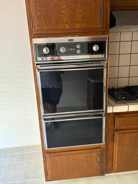 Building Photo - 1034 W 23rd St