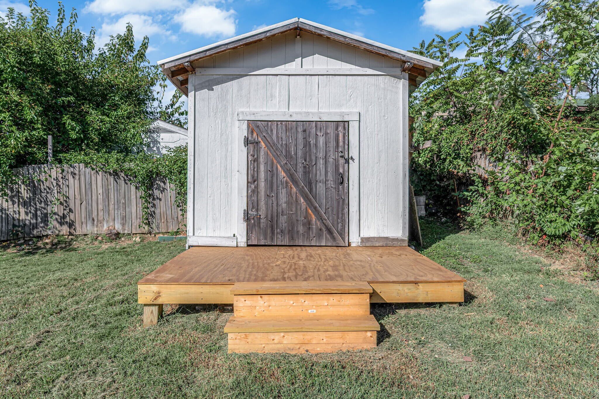 Building Photo - 9919 Clyde Ave