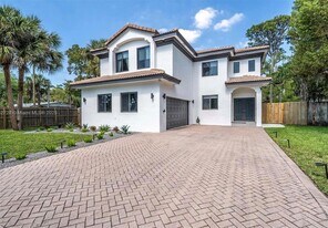 Building Photo - 1451 SW 11th Pl