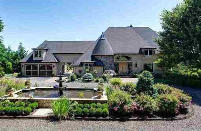 Primary Photo - 5bd/5ba +HUGE BARN & SHOP - Absolutely LUX...