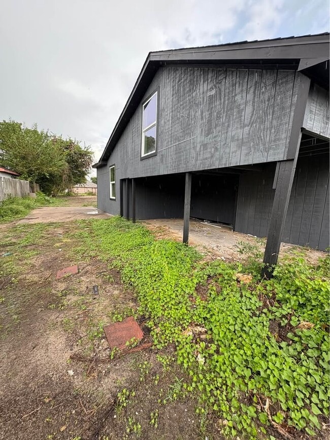Building Photo - 16409 Pecan St