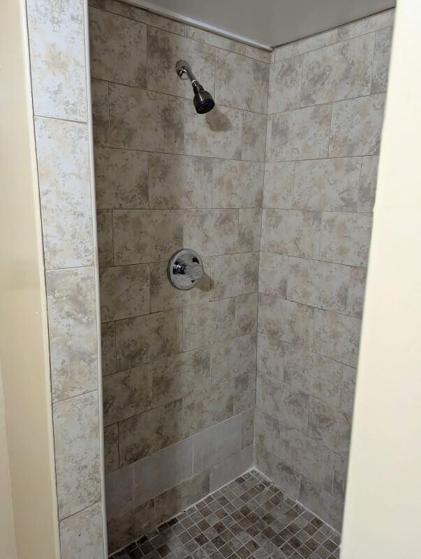 Building Photo - 664 W Melrose Cir