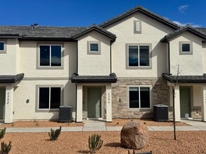 Building Photo - Brand New Long Valley Town home!!