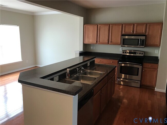 Building Photo - 1307 Village Views Dr