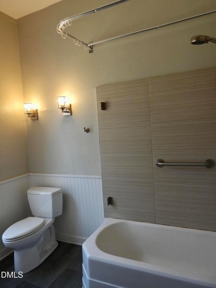 Building Photo - 483 W Salisbury St