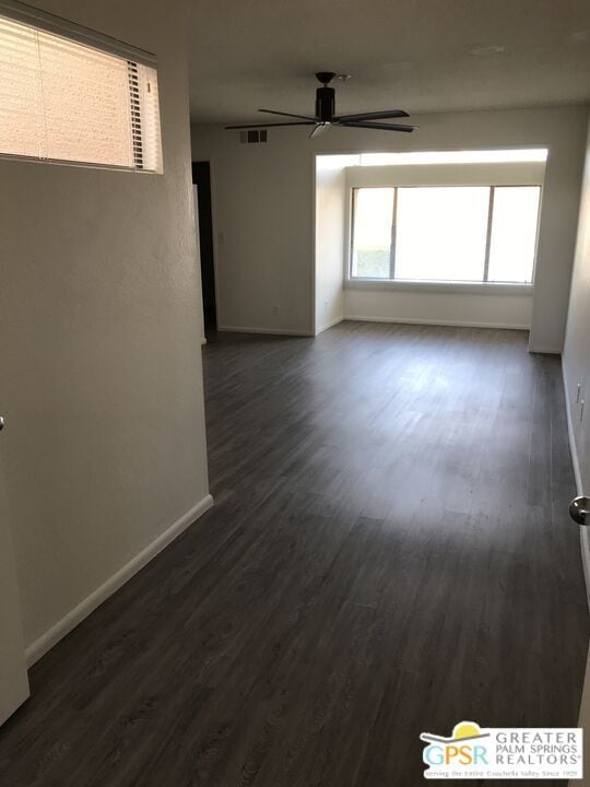 Building Photo - 882 Village Square N