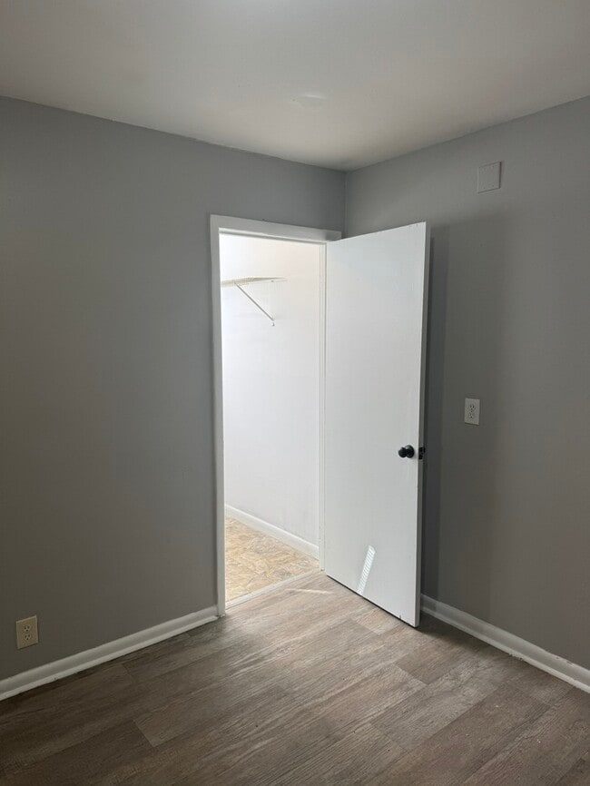 Building Photo - 1515 Rosedale Ave