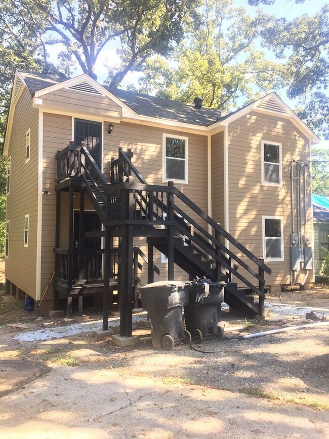 Building Photo - Duplex in Highland near Highland Park