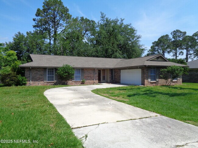 Building Photo - 812 Maplewood Ln
