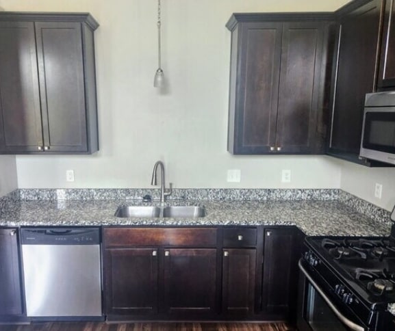 Building Photo - 7878 Cottonwood Ln