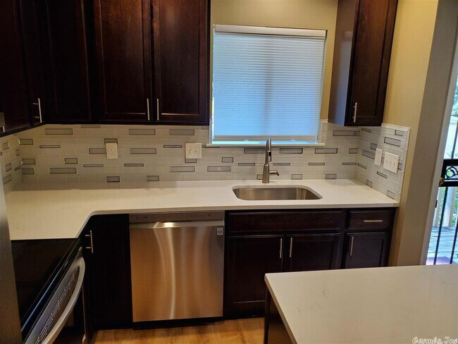 Building Photo - 1201 N Pierce St