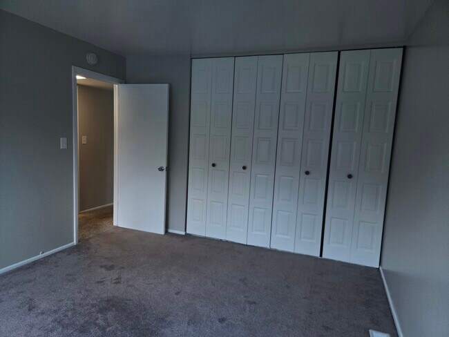 Building Photo - 748 Manteca Ct