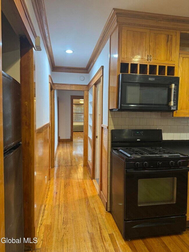 Building Photo - 147 Homestead Ave