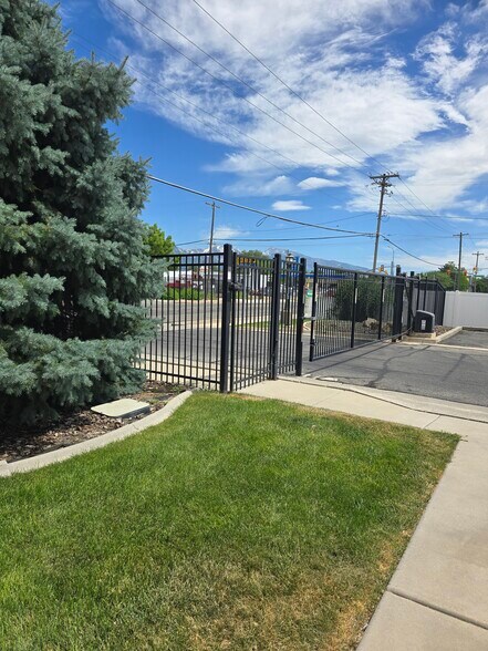 Building Photo - 287 E Rockingham Ct