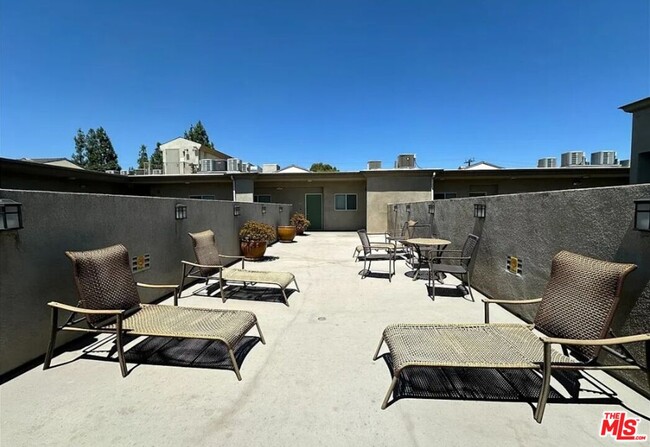Building Photo - 7551 Jordan Ave