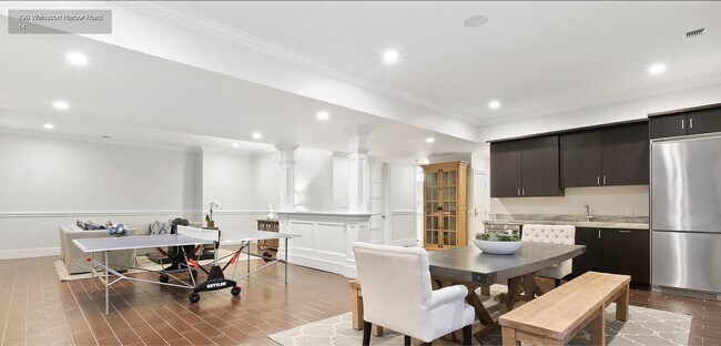 Building Photo - 496 Wainscott Harbor Rd