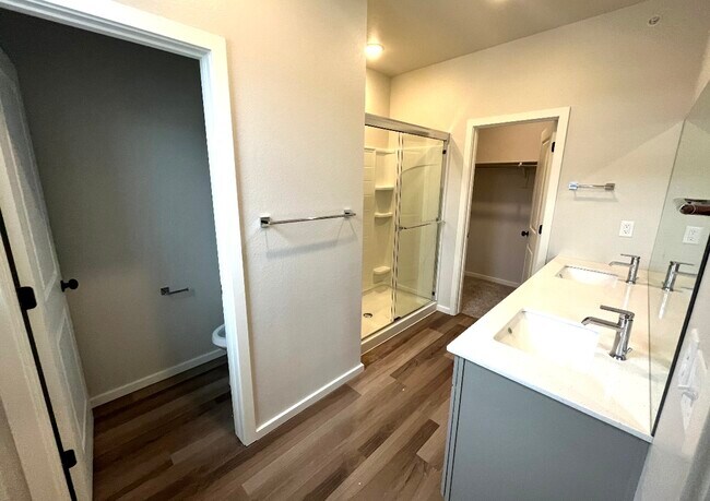 Building Photo - 2110 Setting Sun Dr