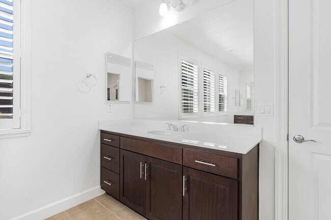 Building Photo - Charming 4BR/4BA Single-Family Home in Sou...