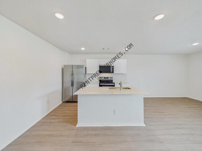 Building Photo - 3 Vineyard Dr