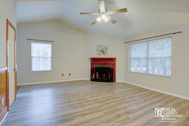 Building Photo - 7945 Parklane Ct