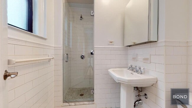 Building Photo - 115 E 92nd St