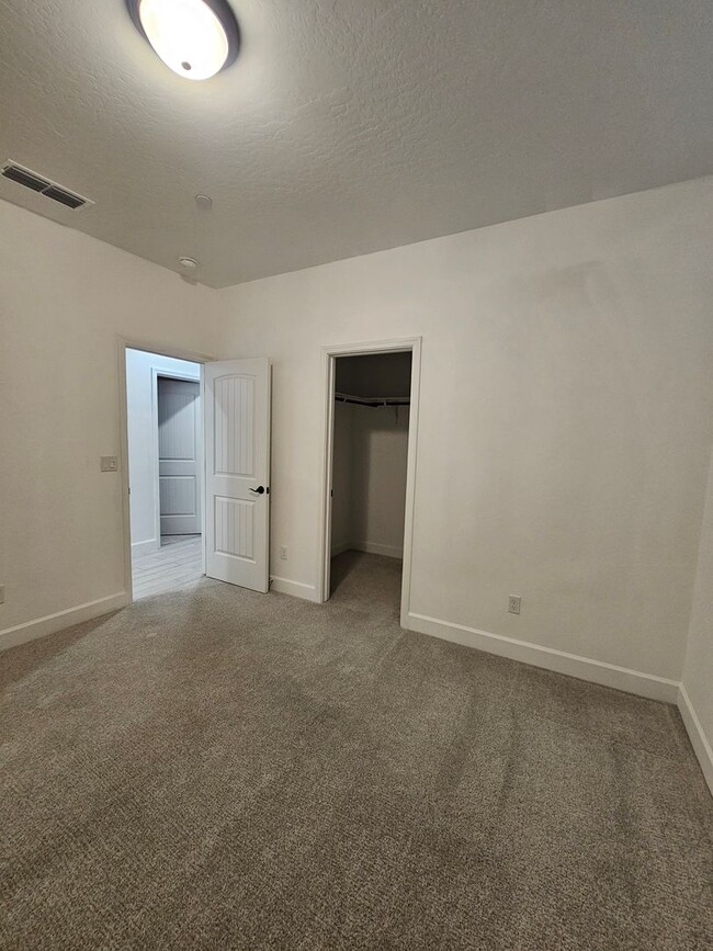 Building Photo - Beautiful Home in Gated Community