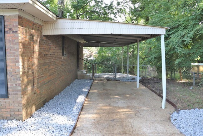 Building Photo - Handsome  3-bedroom ranch home!