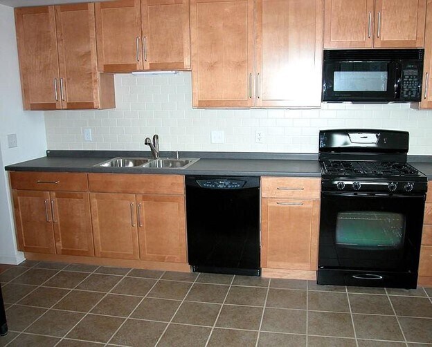 kitchen main counter - 2415 Wrights Way