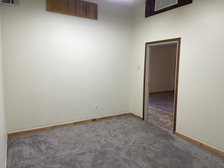 Building Photo - 1048 Caldwell Ave