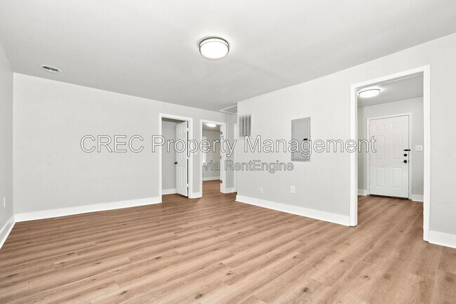 Building Photo - 1605 Pineview Rd