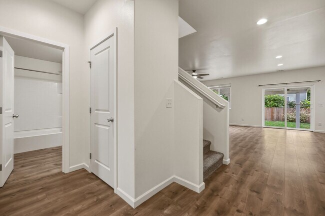 Building Photo - MOVE IN READY NOW! A/C! Multi generational living? Home office? Tumwater School District