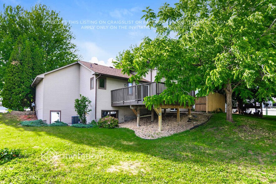 Building Photo - 15684 Cumberland Ave W