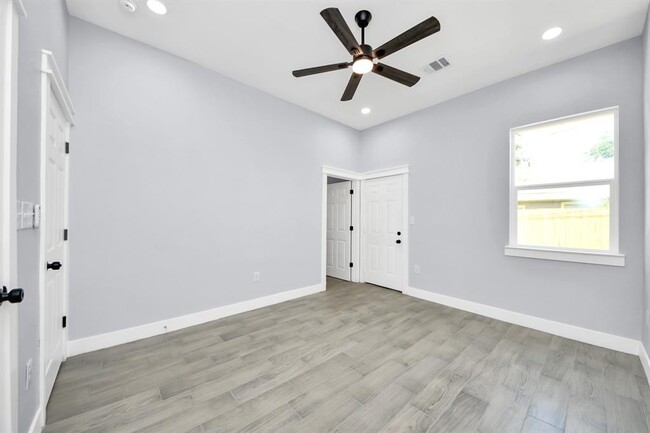 Building Photo - 917 Griffin St