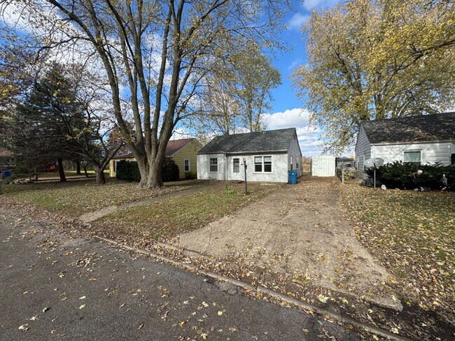 Building Photo - SPACE, SUNLIGHT & SERIOUS BACKYARD GOALS!