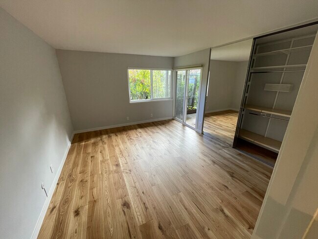 Building Photo - 36 Redwood Ave