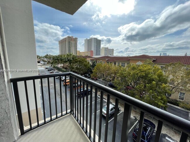 Building Photo - 2049 S Ocean Dr